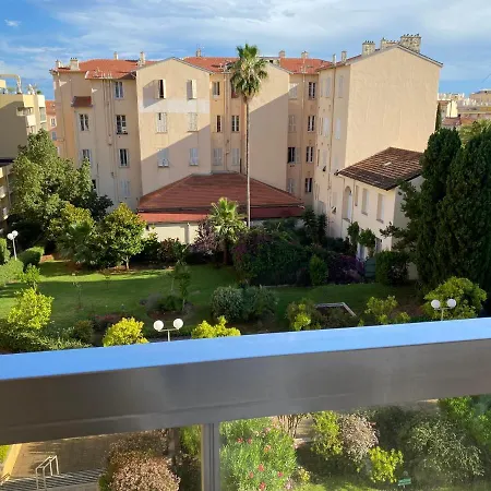 Апартаменти Menton 2 Pieces 4 Personnes Avec Grande Terrasse Au Calme Plage A Pied