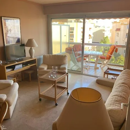Menton 2 Pieces 4 Personnes Avec Grande Terrasse Au Calme Plage A Pied Мантон
