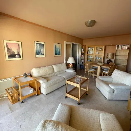 Menton 2 Pieces 4 Personnes Avec Grande Terrasse Au Calme Plage A Pied *