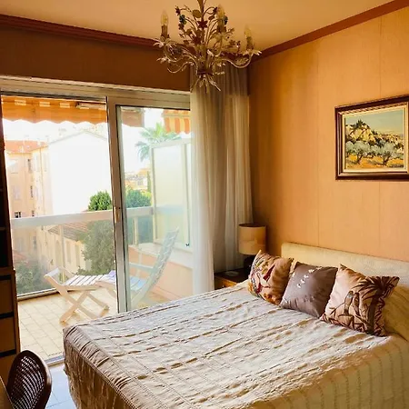 Апартаменти Menton 2 Pieces 4 Personnes Avec Grande Terrasse Au Calme Plage A Pied